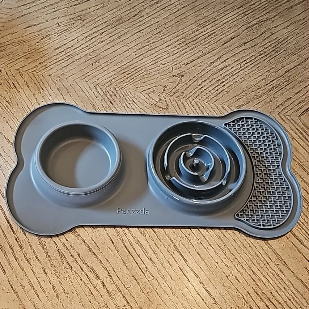 Silicone slow feeder mat and bowl for dogs
